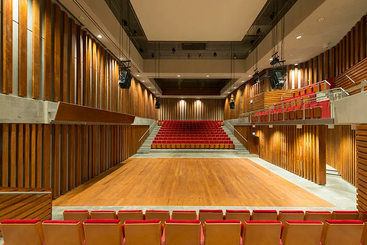 Arsonic Mons, salle dédiée à l'écoute et au son contemporain — Kahle Acoustics