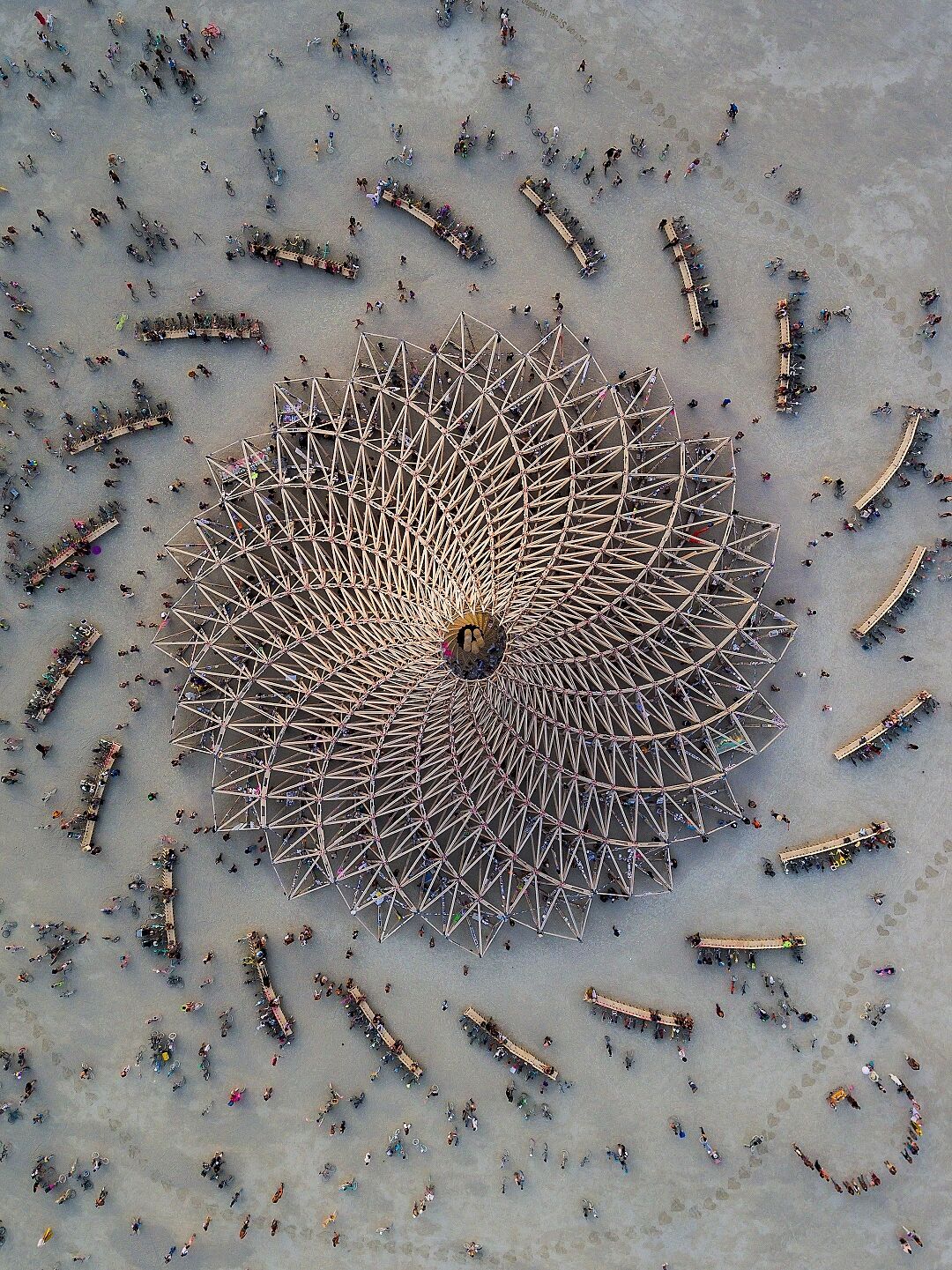 Temple Galaxia, installation Burning Man 2018, structure spirale en bois — Mamou-Mani
