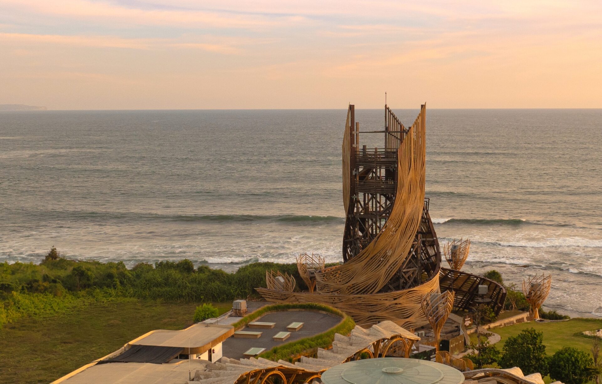 THK Tower Bali — Mamou-Mani 2024, tour 25 m bois et rotin
